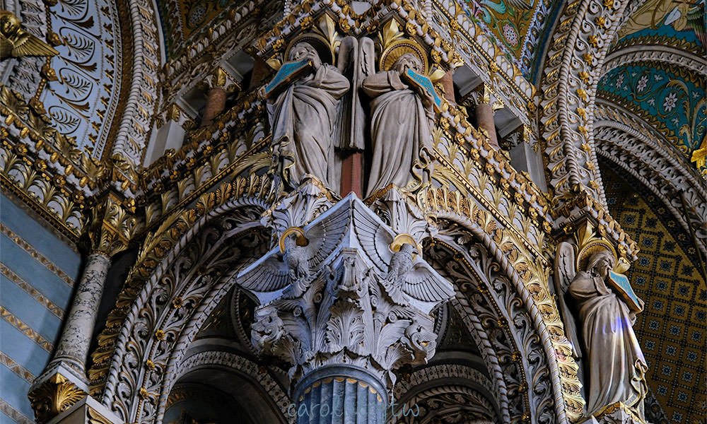 富維耶聖母院樑柱雕刻
