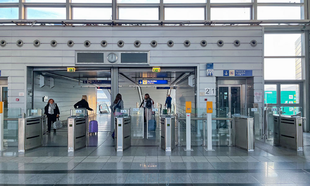 雅典機場地鐵站自動檢票口