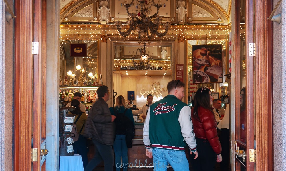Gran Caffe Gambrinus 入口大廳