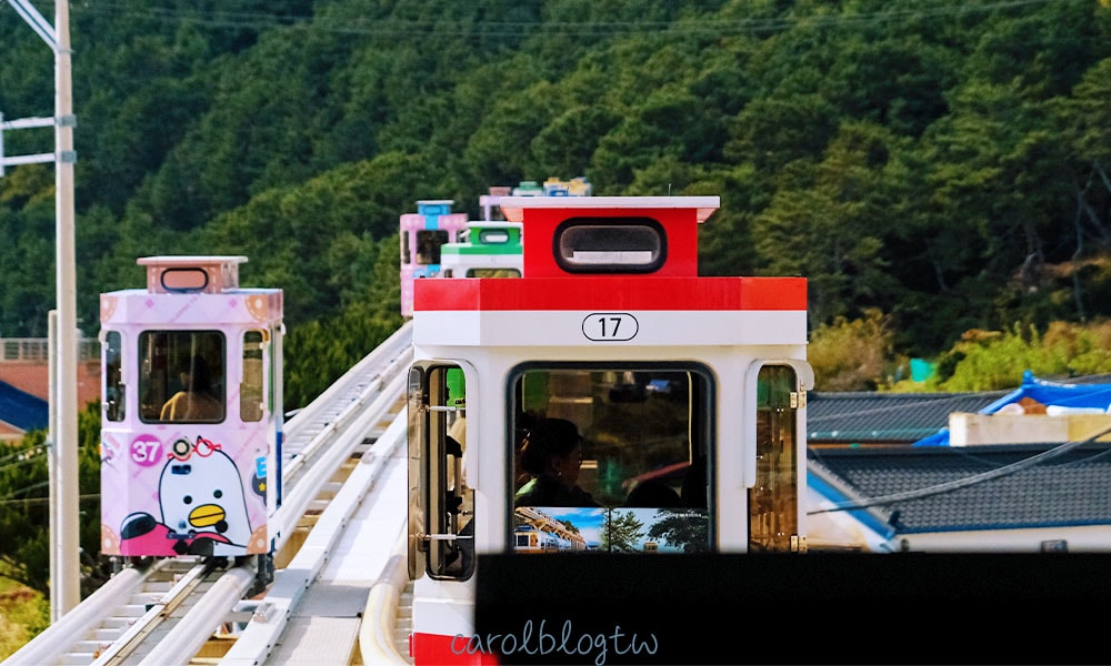 釜山膠囊列車排隊搭車