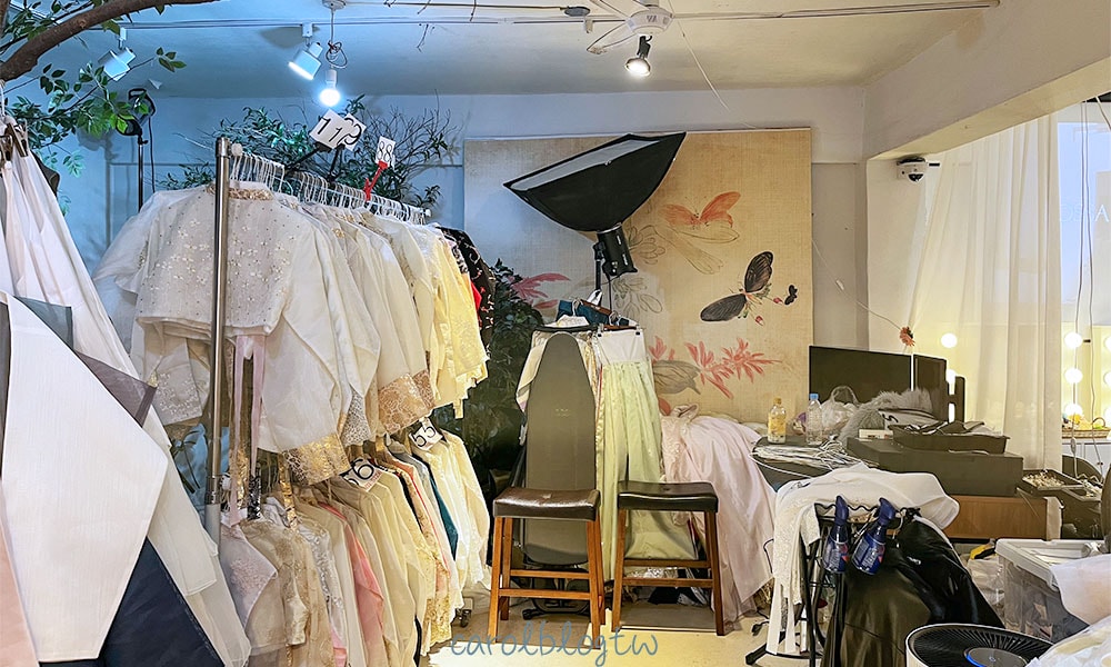 哲秀與英熙韓服挑選