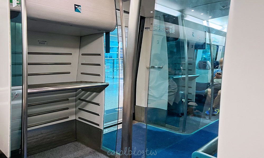 香港機場快線行李架