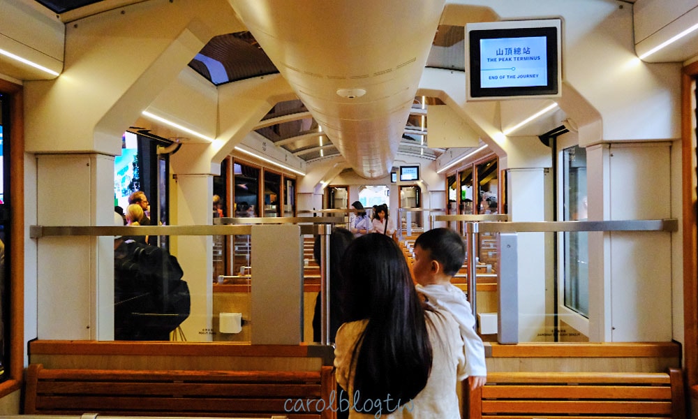 山頂纜車廂座位