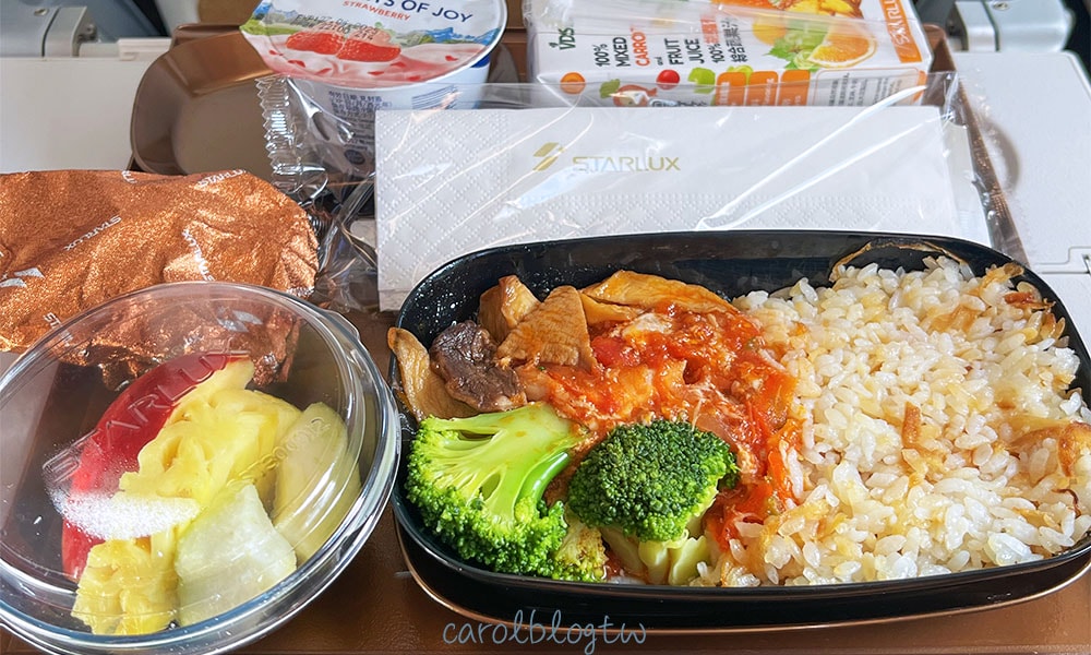 星宇航空飛機餐 巴斯克燉雞佐洋蔥飯