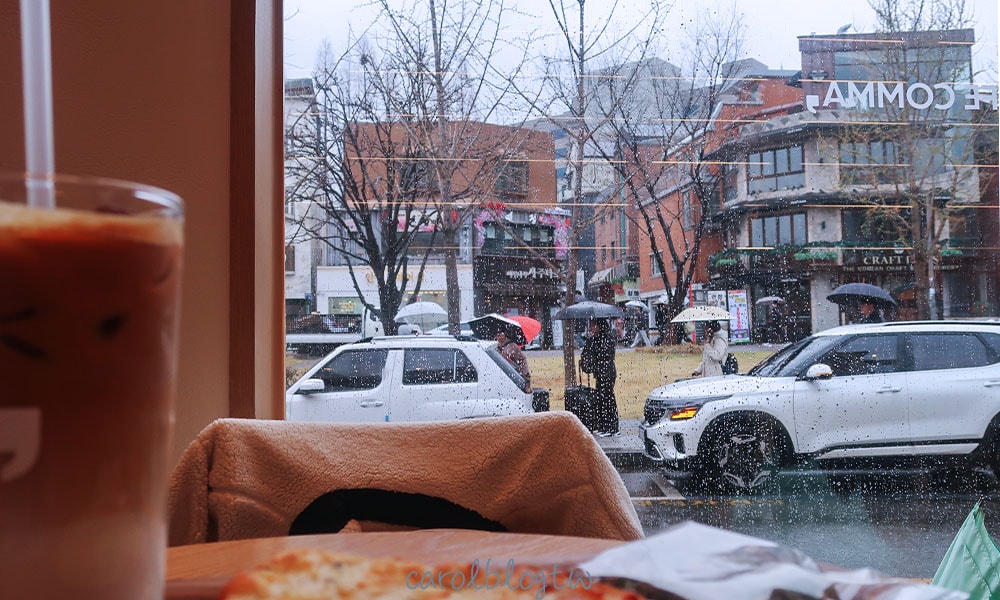 cafe comma 一樓窗景座位