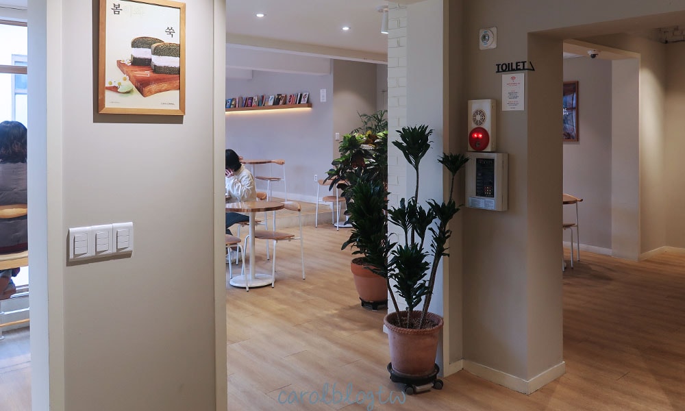 cafe comma 二樓座位