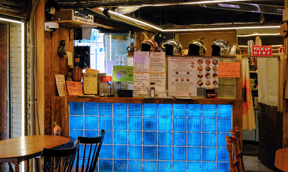 deep coffee 一樓點餐櫃檯