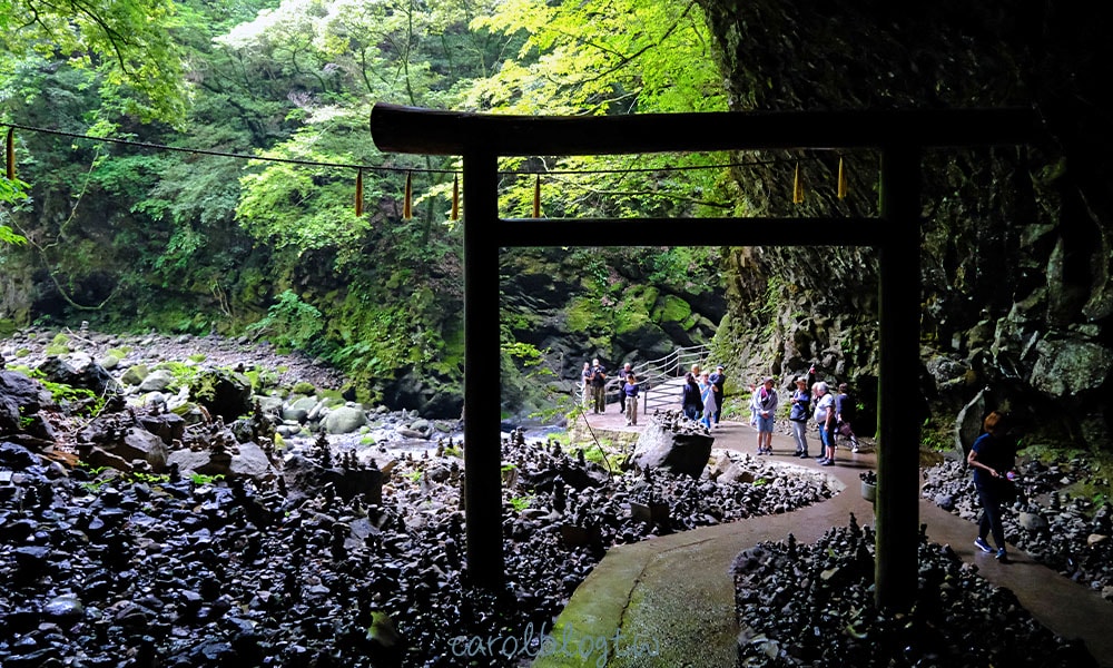 Read more about the article 【天安河原攻略】交通方式/景觀咖啡廳/日本神話傳說/絕美森林景色