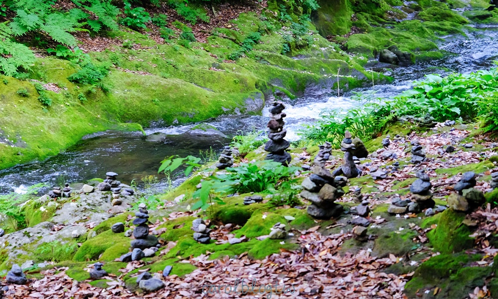 天安河原石頭堆