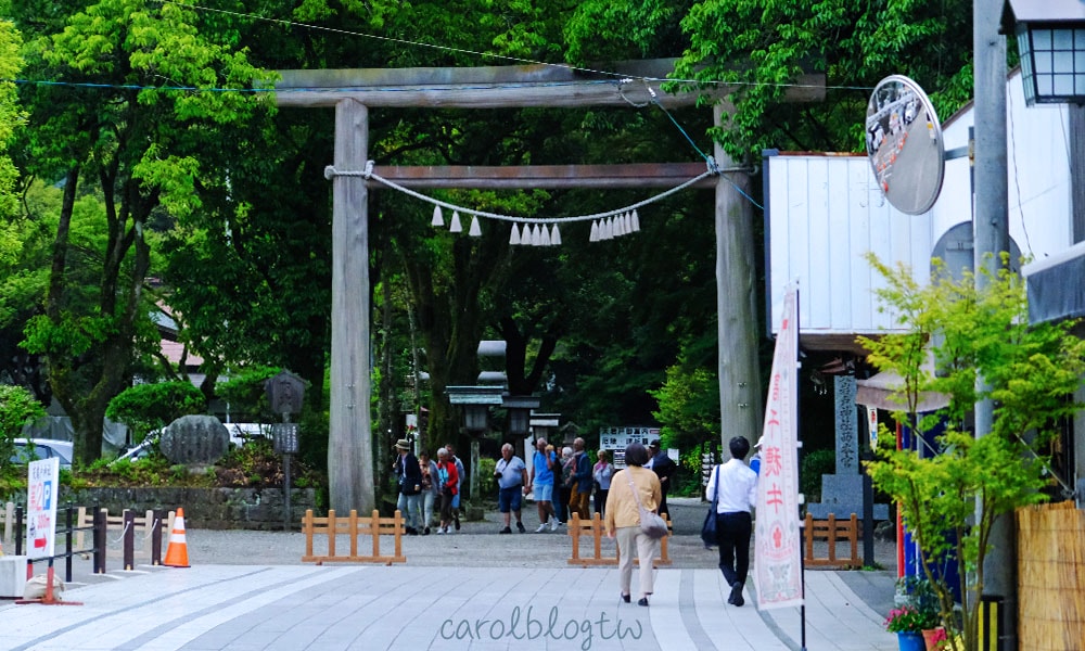 穿過天岩戶神社去天安河原