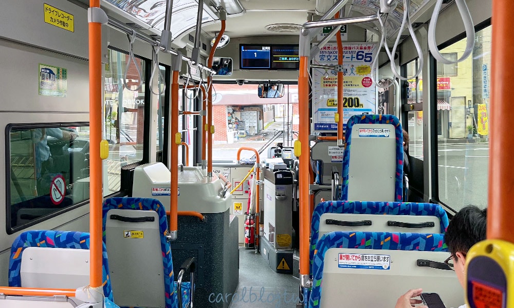延岡到高千穗的公車內部