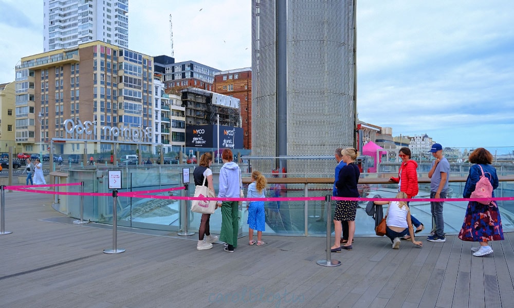 brighton i360 排隊登上觀景艙