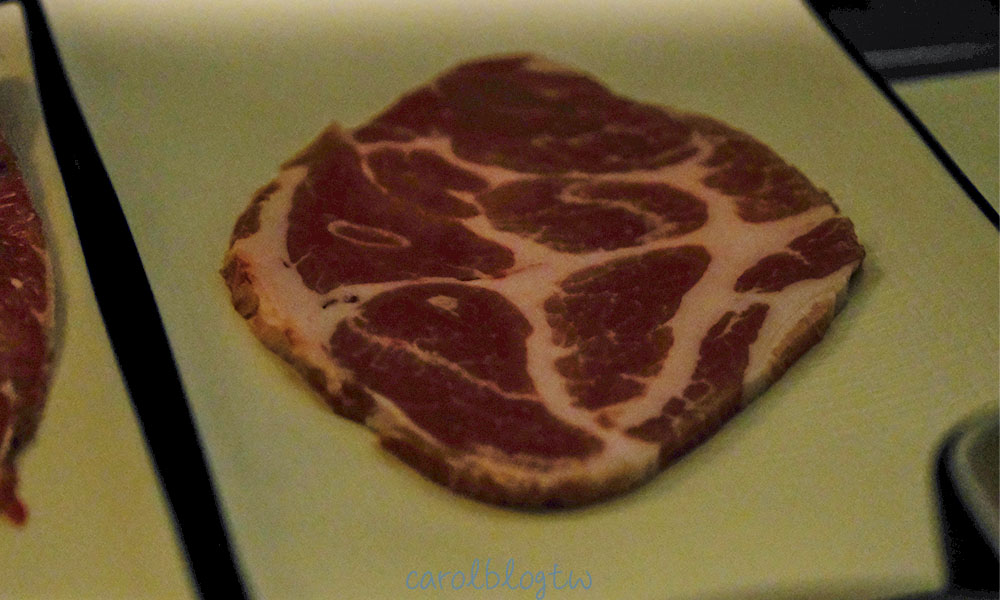 首爾一人燒肉|혼고집菜單、弘大店座位環境、烤肉套餐分享 - 第12張圖 一人燒肉的肉質