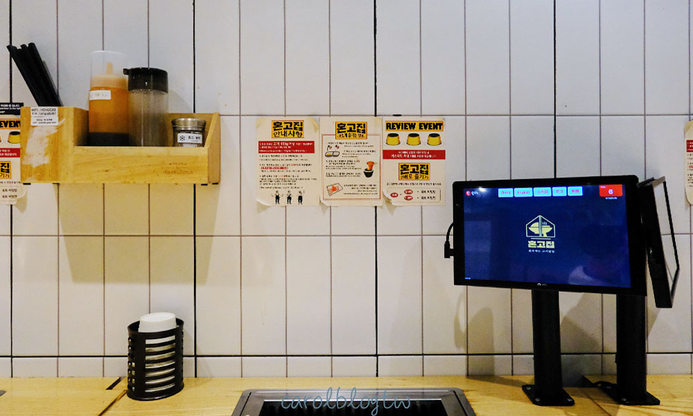 首爾一人燒肉|혼고집菜單、弘大店座位環境、烤肉套餐分享 - 第9張圖 一人燒肉座位