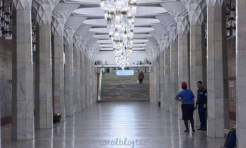 塔什干地鐵站很華麗