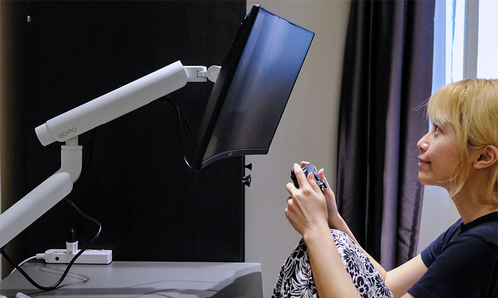 螢幕支架推薦|COFO無重力螢幕懸臂優缺點,輕鬆配合各種工作模式 - 第8張圖 COFO無重力螢幕懸臂 前傾螢幕