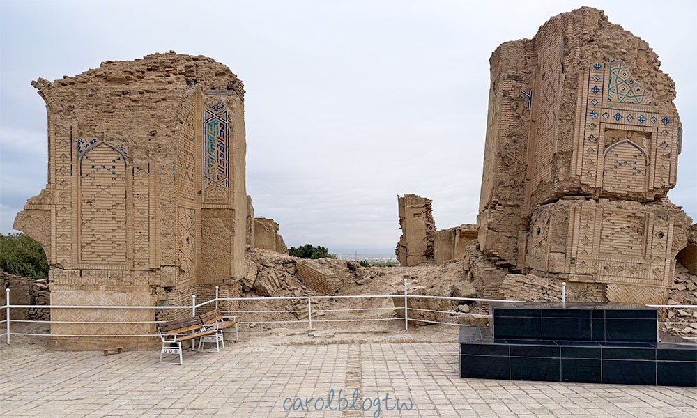 因為地震毀損的土庫曼清真寺