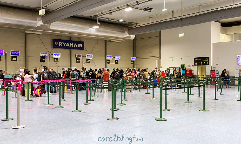 里斯本機場交通攻略|2026票價、地鐵搭乘、航廈接駁車、機場免稅店 - 第12張圖 里斯本機場第二航廈大廳