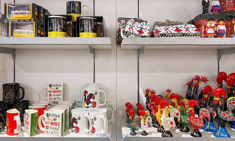 里斯本機場交通攻略|2026票價、地鐵搭乘、航廈接駁車、機場免稅店 - 第15張圖 里斯本機場紀念品店