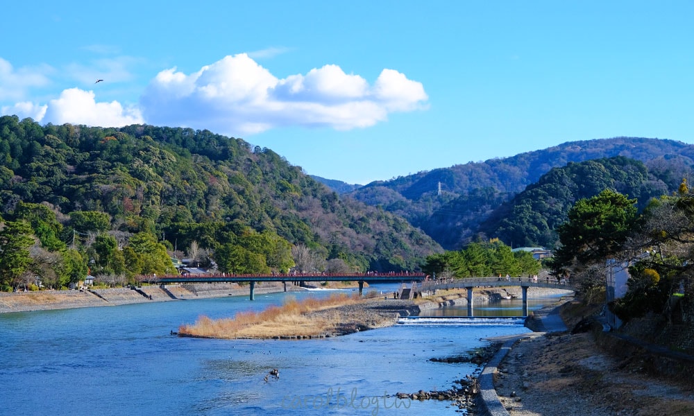 宇治半日遊2026|京都到宇治交通、宇治景點、5種抹茶美食推薦 - 第8張圖 宇治川景色