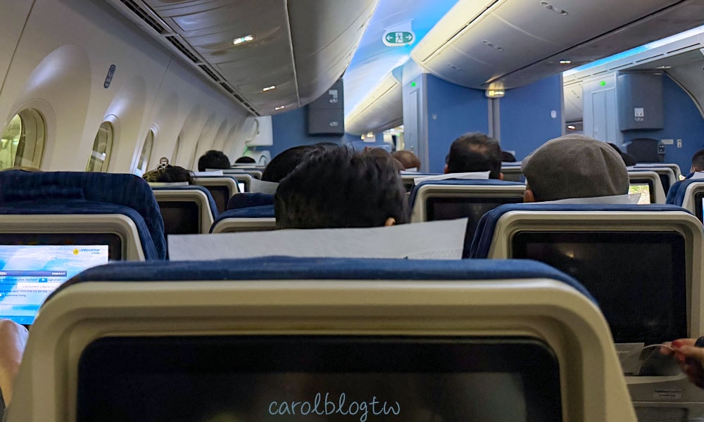烏茲別克航空評價|塔什干到首爾搭乘分享!經濟艙飛機餐超大份 - 第3張圖 烏茲別克航空波音夢幻客機