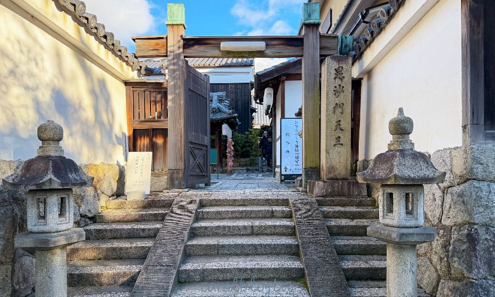 兩足院入口