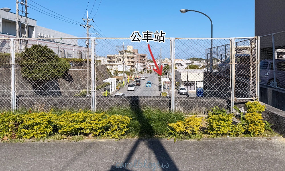 沖繩舊海軍司令部壕|門票價格、交通方式、超震撼的沖繩景點 - 第4張圖 從公車站走到沖繩舊海軍司令部壕