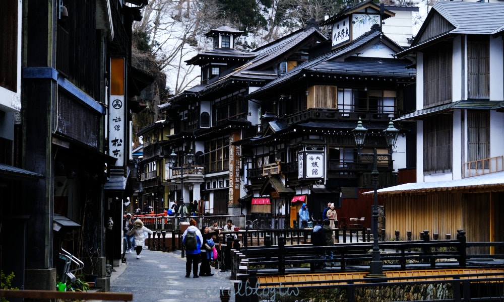銀山溫泉街