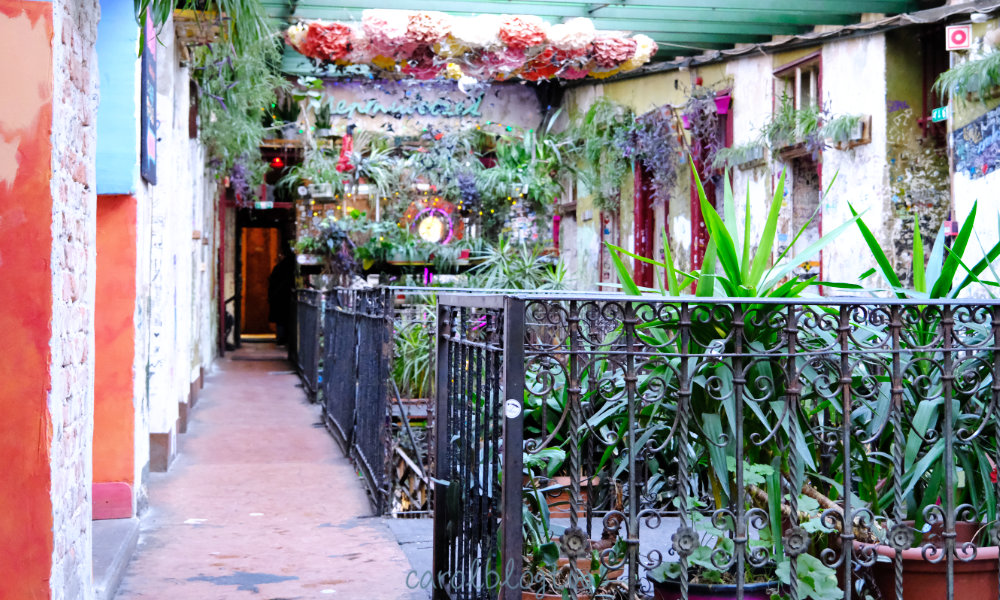 Szimpla Kert 二樓走廊