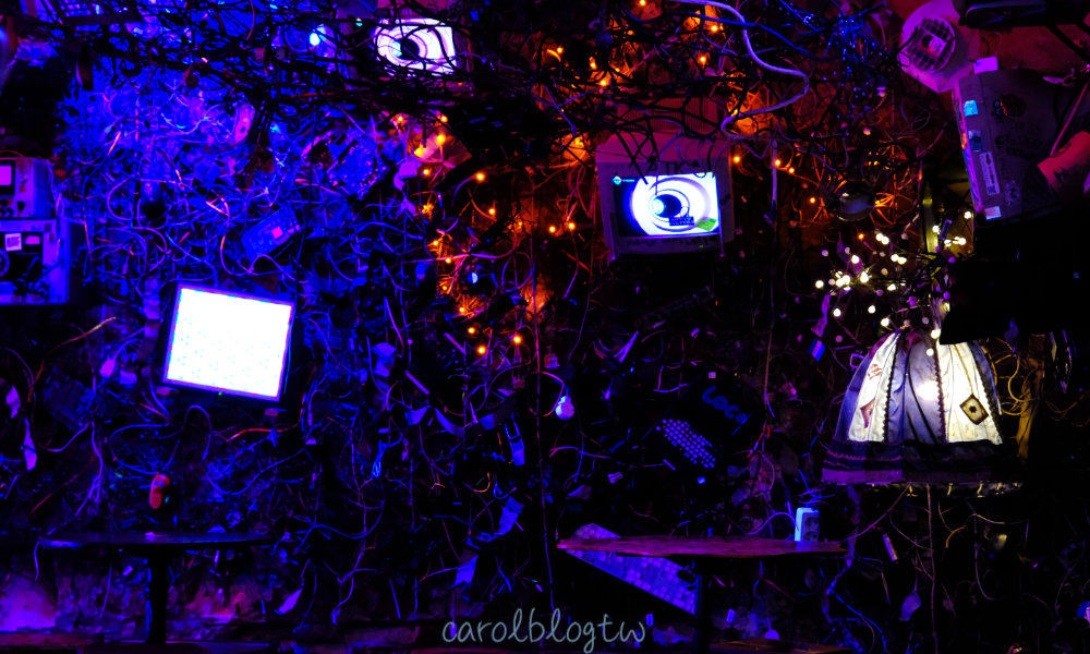 Szimpla Kert 酒吧佈置