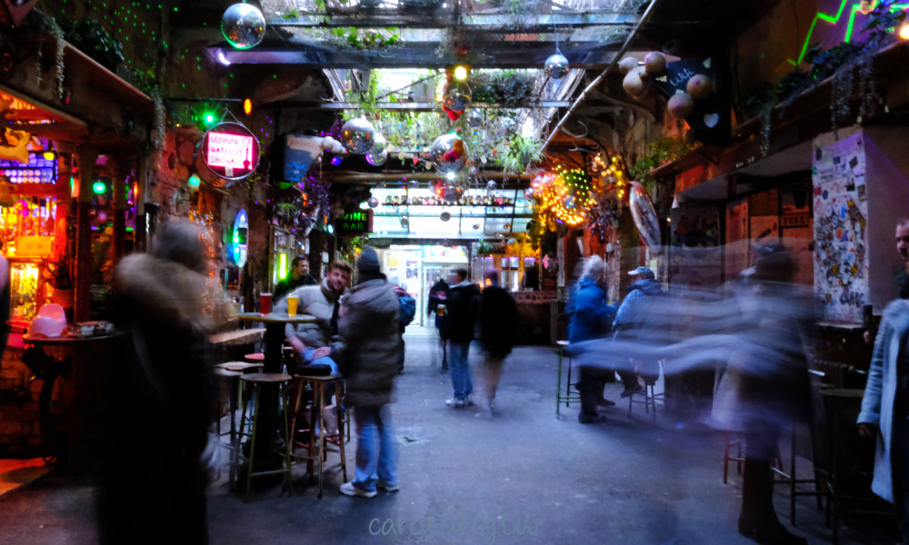 Szimpla Kert 下午人潮
